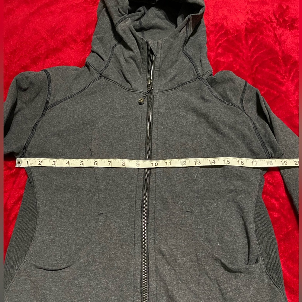 Lululemon Sz 6 fan favorite signature hoodie the perfect pre post workout layer - Picture 10 of 17